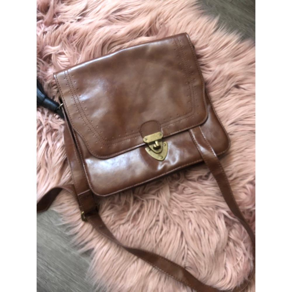 Brown messenger shoulder purse ✨